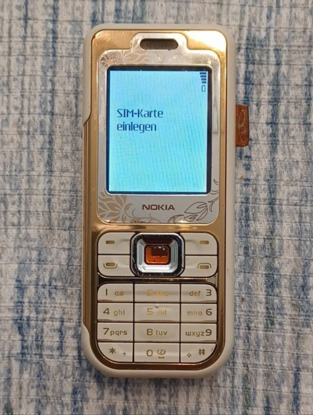 ASO Twilight Bella Swan Gold Nokia 7360 2G Phone